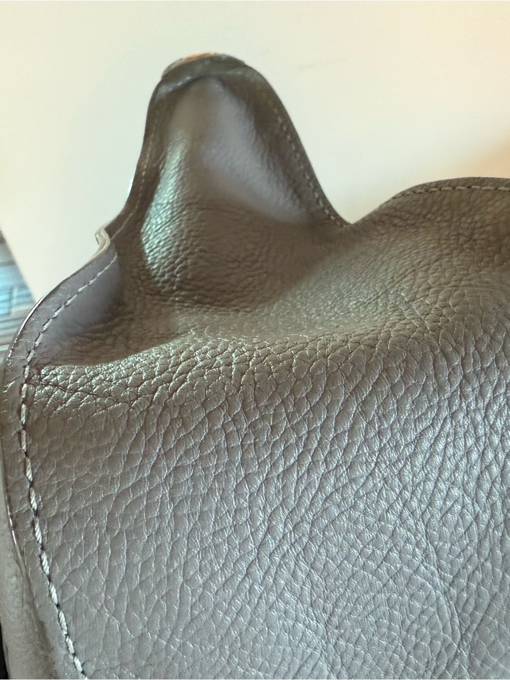 Chloe Gray Leather Shoulder Bag with Gold Hardware - Picture 13 of 13